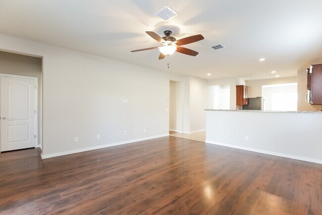 Building Photo - 24656 W Mobile Ln