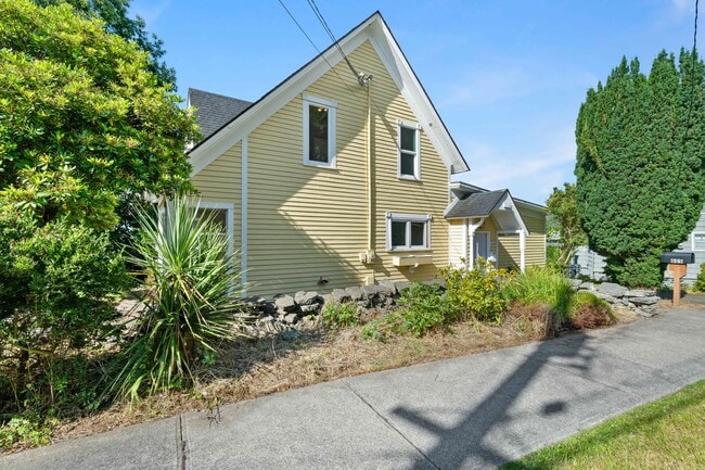 Building Photo - 605 Terrace Ave