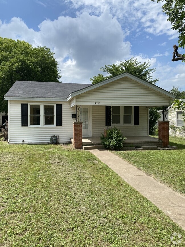 Building Photo - 2417 Mitchell Ave