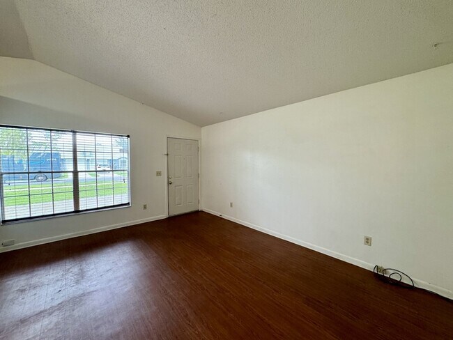 Building Photo - 2460 E Illiana St