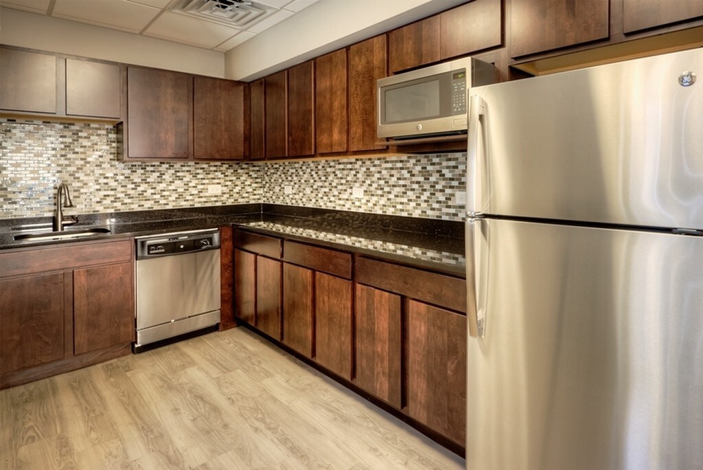Foto principal - 225 E Chestnut St