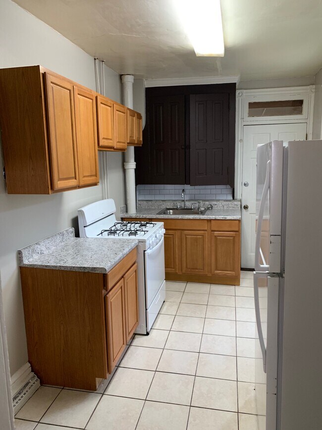 kitchen - 646 Birch St