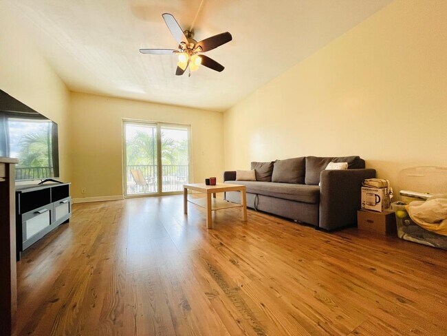 Building Photo - 257 S Cypress Rd