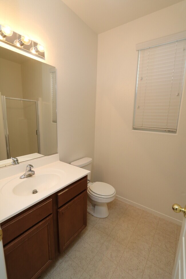 Foto del edificio - Beautiful Spacious 4 Bedroom Home!