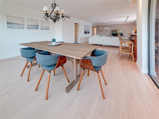 Foto del edificio - 1 Grove Isle Dr