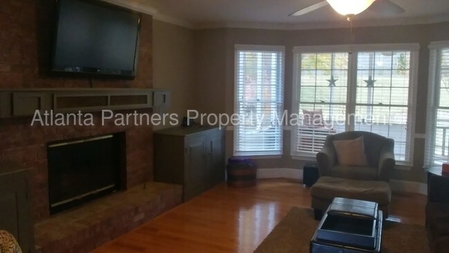 Foto del edificio - 1648 Walden Pond Rd