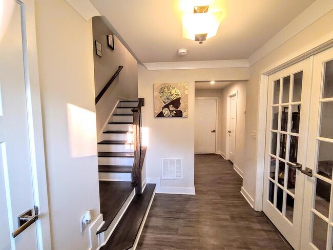 Building Photo - 914 Avast Way