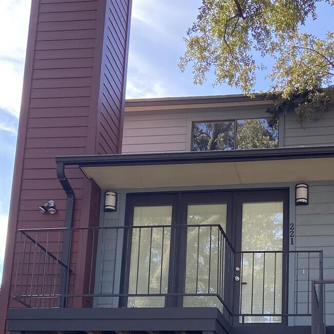 Building Photo - 1501 Barton Springs Rd