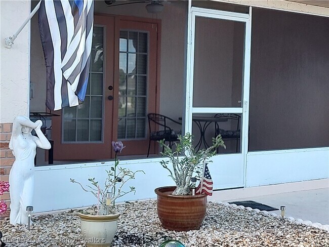 Foto del edificio - 216 Duane Palmer Blvd