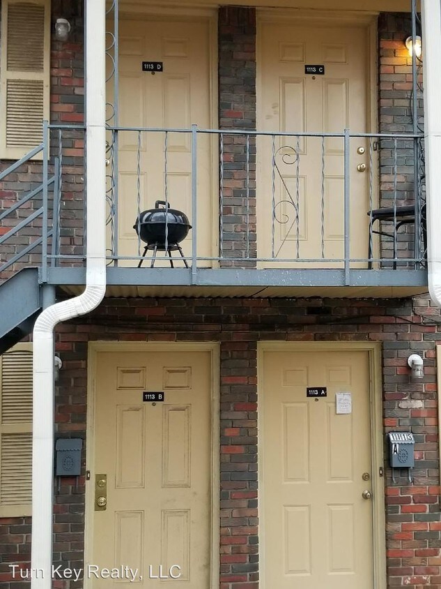 Building Photo - 2 br, 1 bath House - 1113-B Elm Avenue