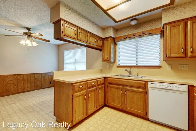 Building Photo - 3 br, 2.5 bath House - 6817 Bayridge Terrace