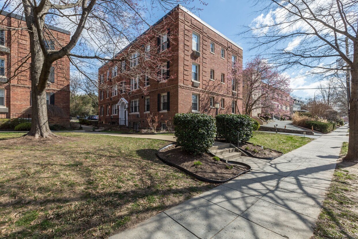 4471 MacArthur Blvd NW Unit 301, Washington, DC 20007 Condo for Rent