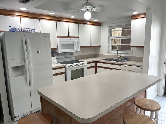 Foto del edificio - 308 Golfview Rd