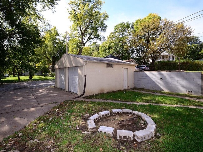 Building Photo - 3415 Cuming St