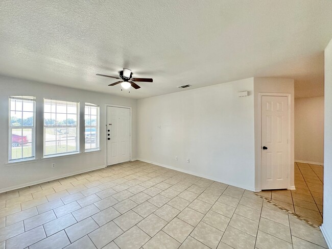Building Photo - 2608 Seabiscuit