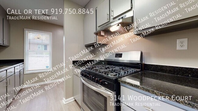 Foto del edificio - 3141 Woodpecker Ct