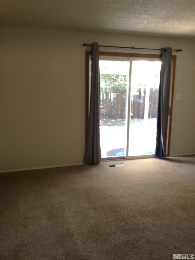Building Photo - 832 E Greenbrae Dr