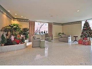 Building Photo - 4265 Kissena Blvd