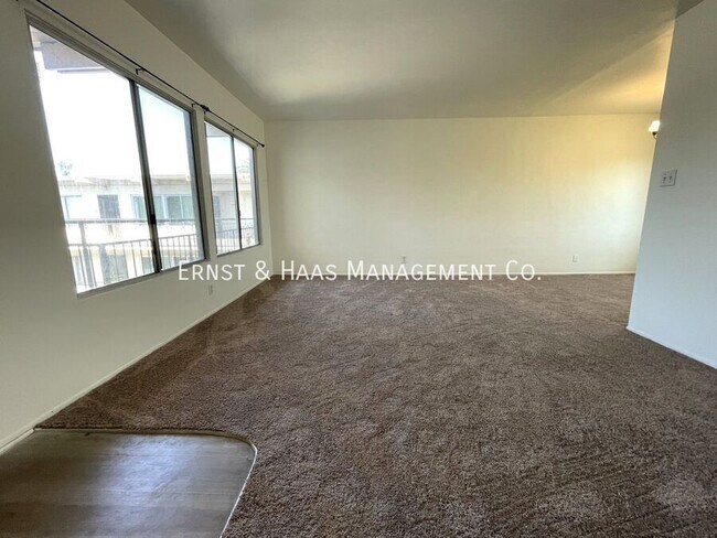Foto del edificio - 528 Cedar Ave