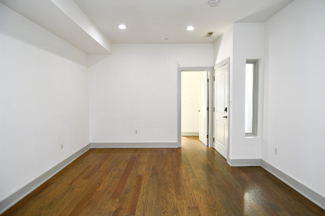 Building Photo - 1632 K St NW