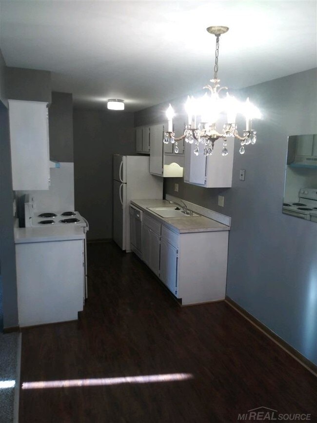 Foto del edificio - 32722 Harper Ave