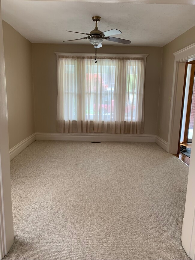 Living room - 2922 Merrill Ave
