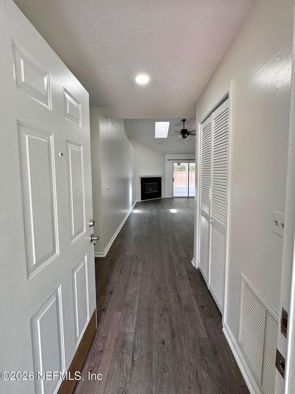 Foto del edificio - 8250 Lakemont Dr