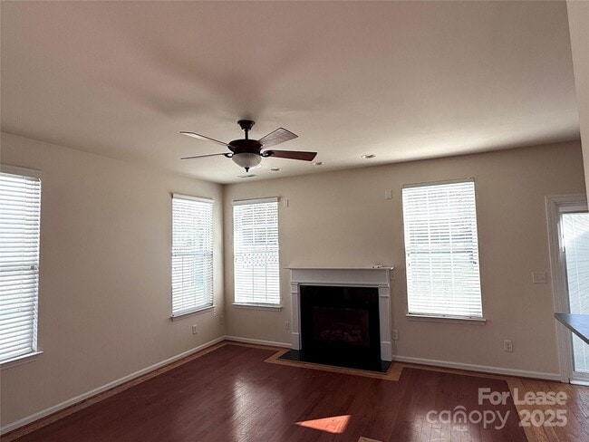 Building Photo - 7549 Bluff Point Ln