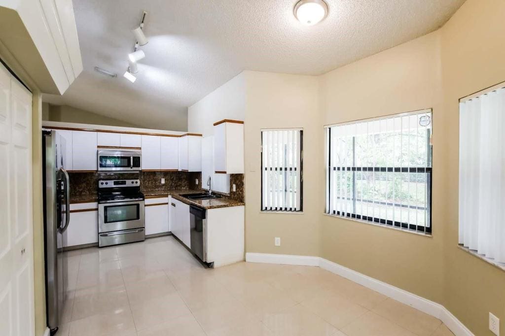 Foto principal - 20241 NW 8th St