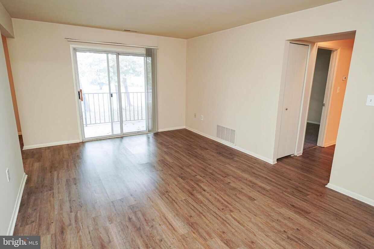 Primary Photo - 810 College Ln