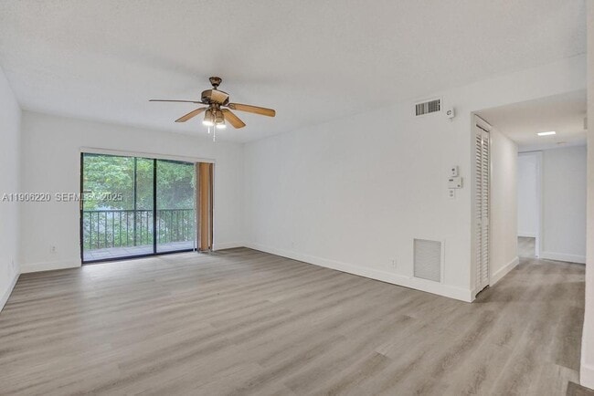 Building Photo - 3101 Oakland Shores Dr