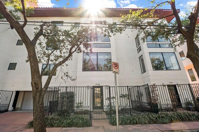 Foto del edificio - 1710 Montrose Blvd