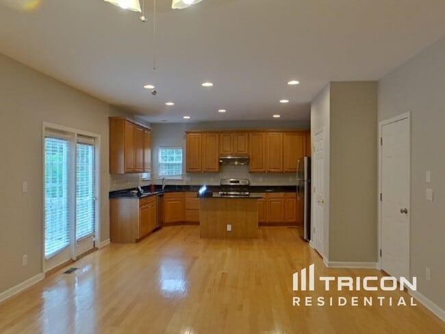 Building Photo - 27 Rockridge Dr