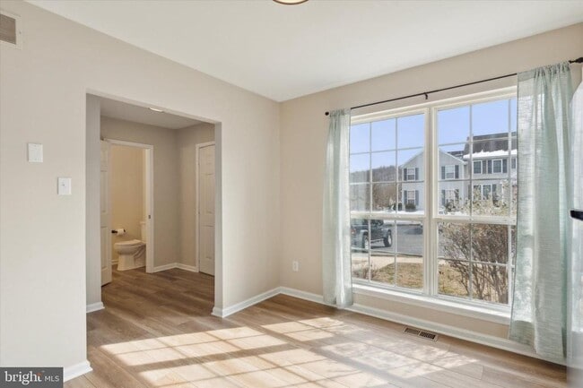 Building Photo - 116 Village Dr