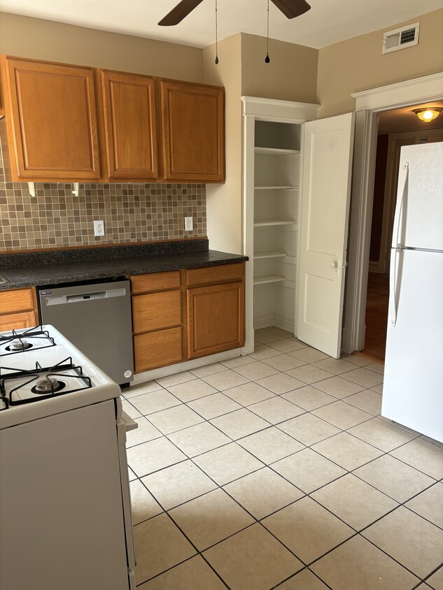 Primary Photo - 5820 South Grand