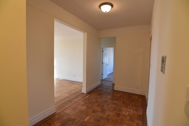 Foto del edificio - 2121 82nd St