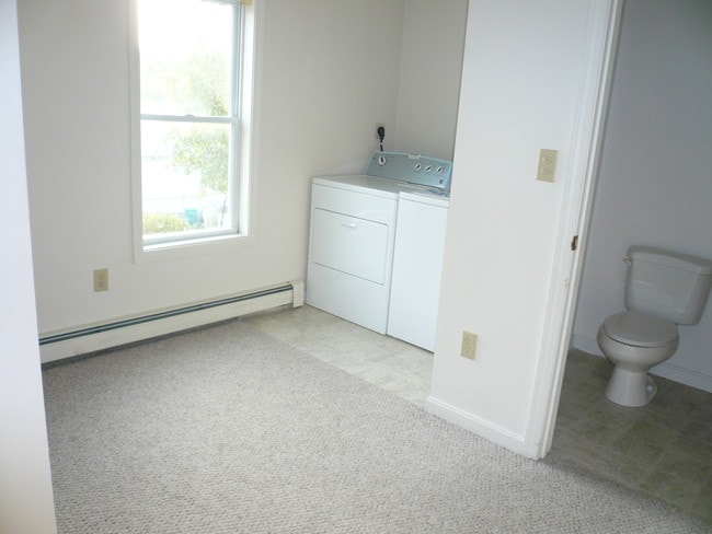 Building Photo - 84 Church Ave