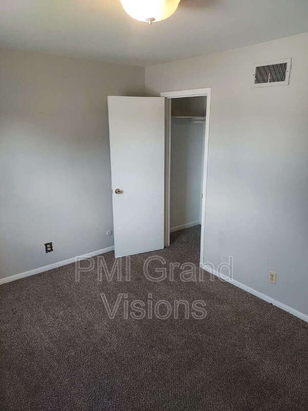 Building Photo - 340 N Monroe St