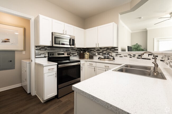 1BR, 1BA - 772SF - Bella Springs