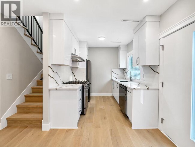 Building Photo - Laneway House 498X MACDONALD STREET