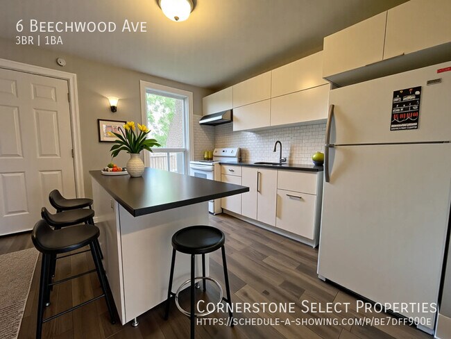 Photo du bâtiment - Charming Detached Home!