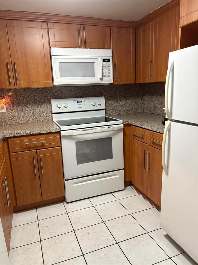 Building Photo - 1082 W 79th St