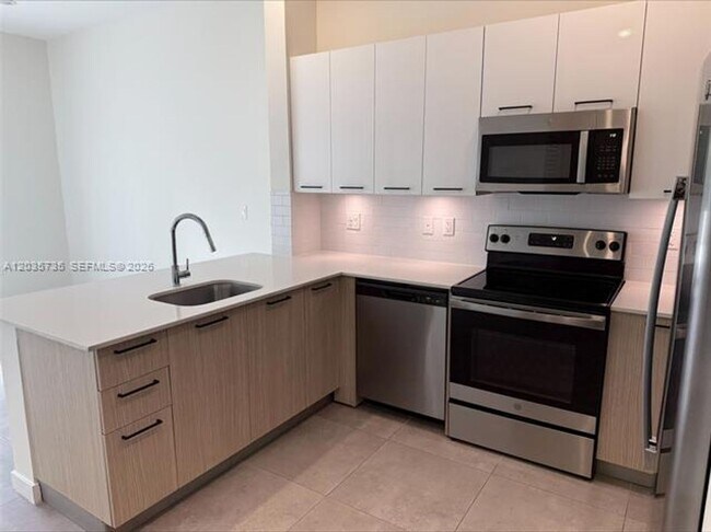 Building Photo - 16395 Biscayne Blvd
