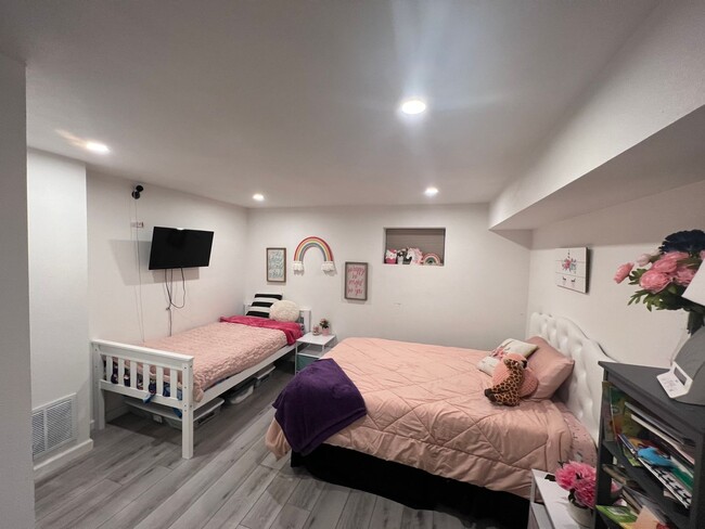 Building Photo - Delightful Single Family Home in Littleton