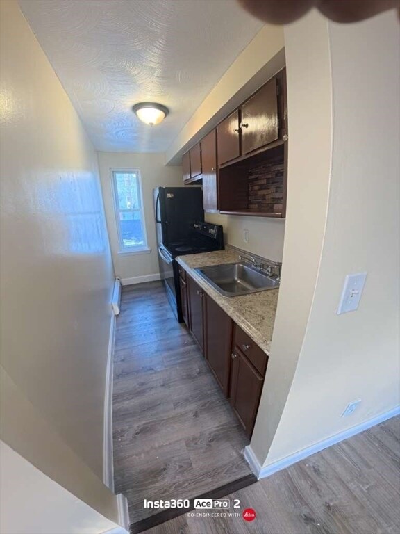 Foto del edificio - 12 Webster Ct