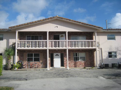 Primary Photo - Maya Palm Apartments