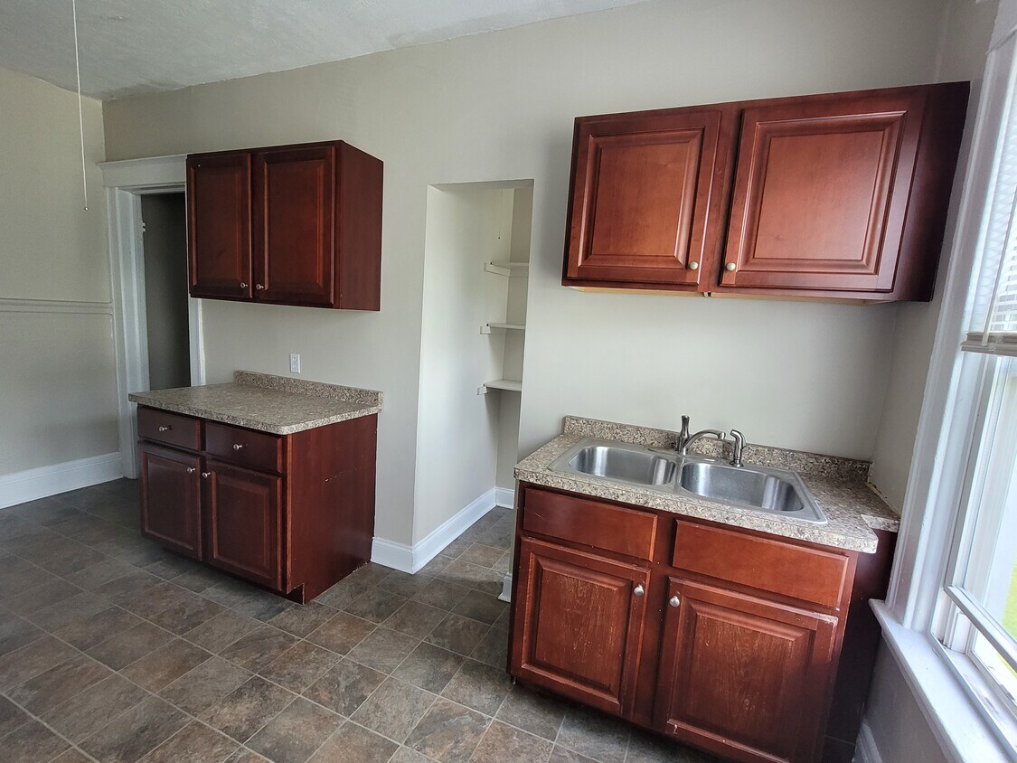 Primary Photo - 307 Ridgeway Ave