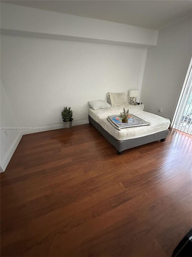 Foto del edificio - 5077 NW 7th St