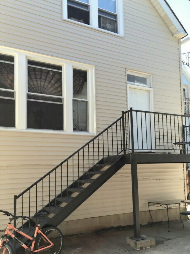 Foto del edificio - 3523 W Fullerton Ave
