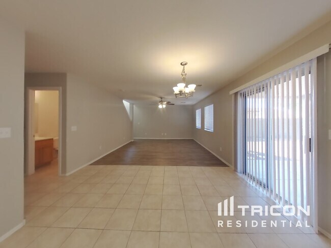 Foto del edificio - 5871 E Everhart Ln